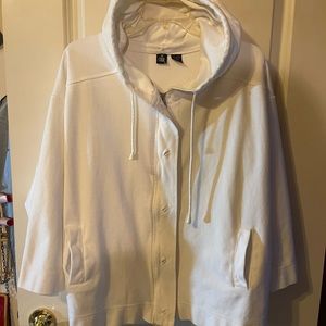 Winter white hoodie w/ pockets zip up front